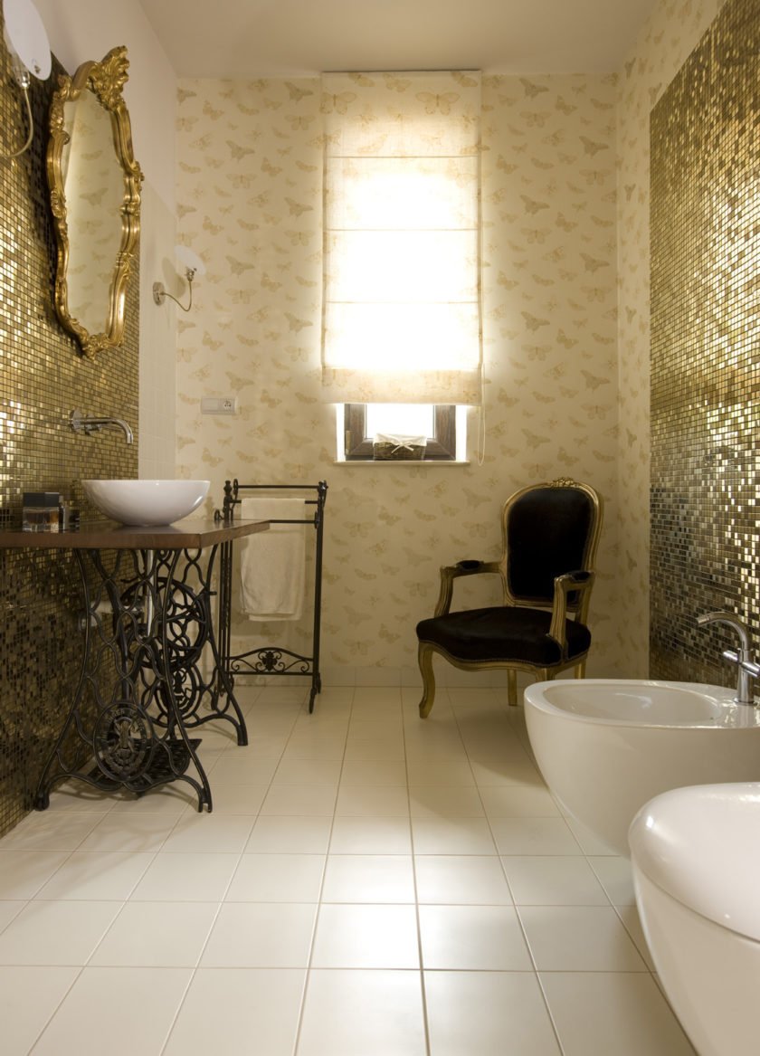 Ванная комната с декоративной штукатуркой и плиткой фото