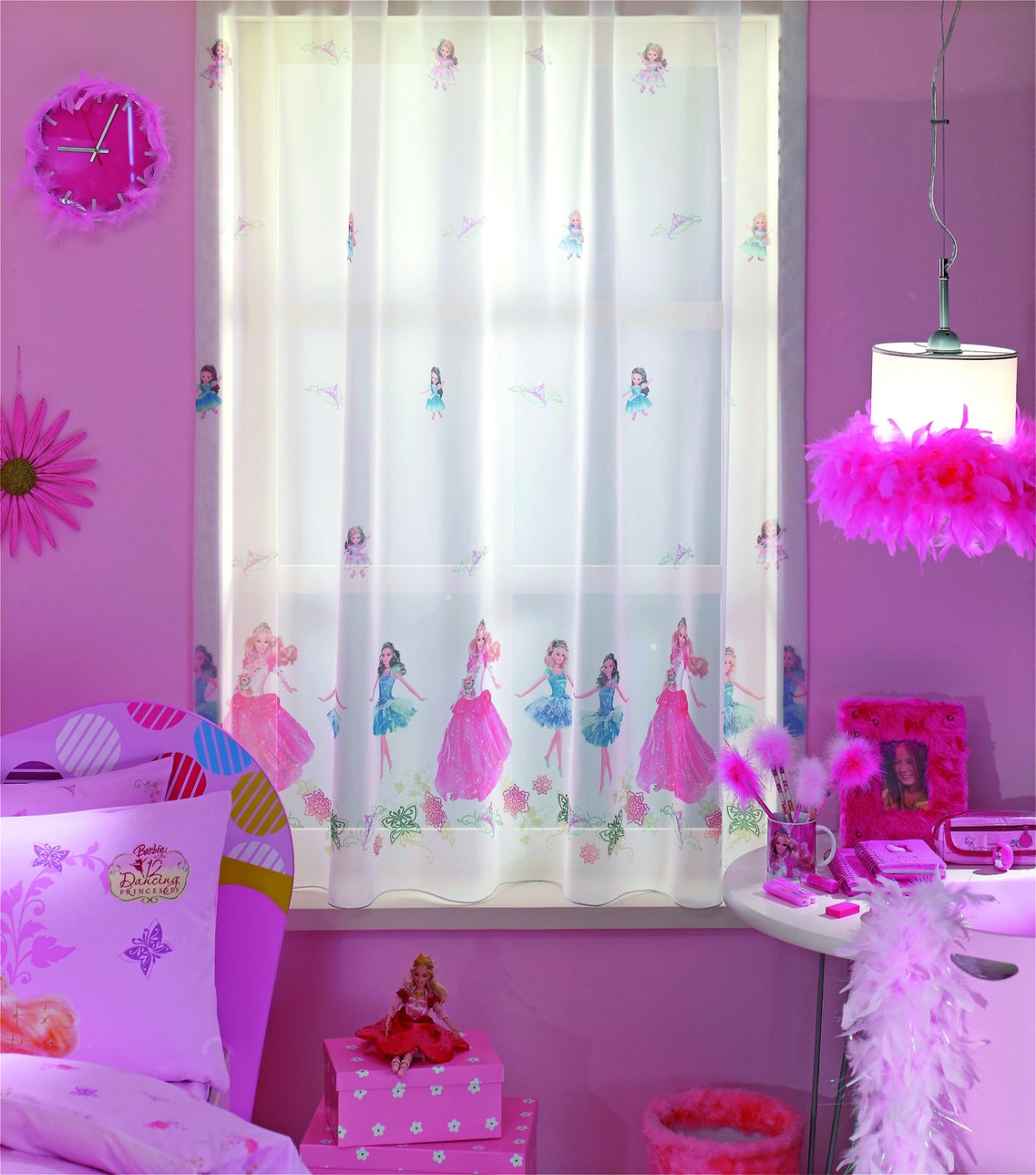 Розовые шторы с геометрическим рисунком