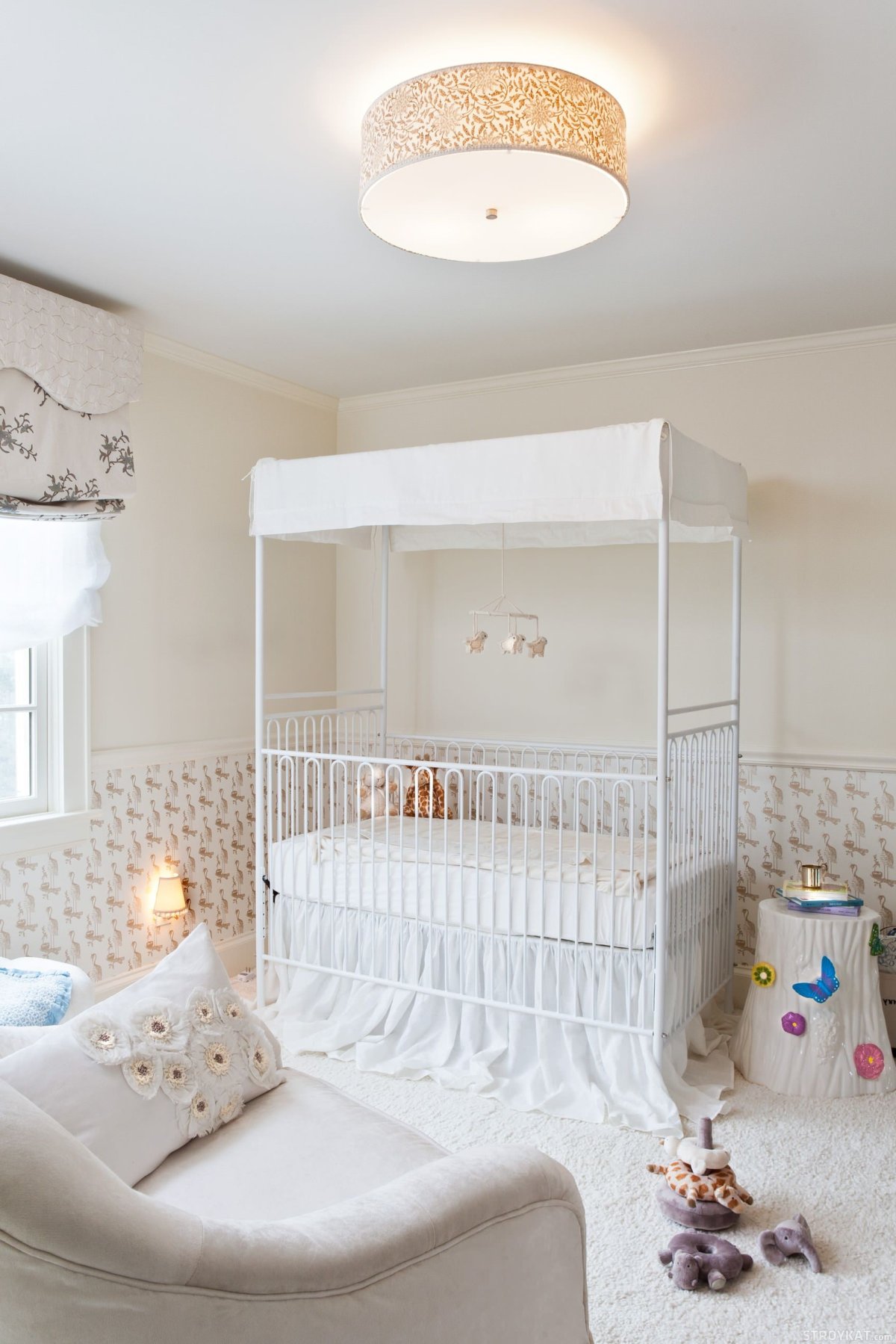 Кроватка для новорожденного с балдахином