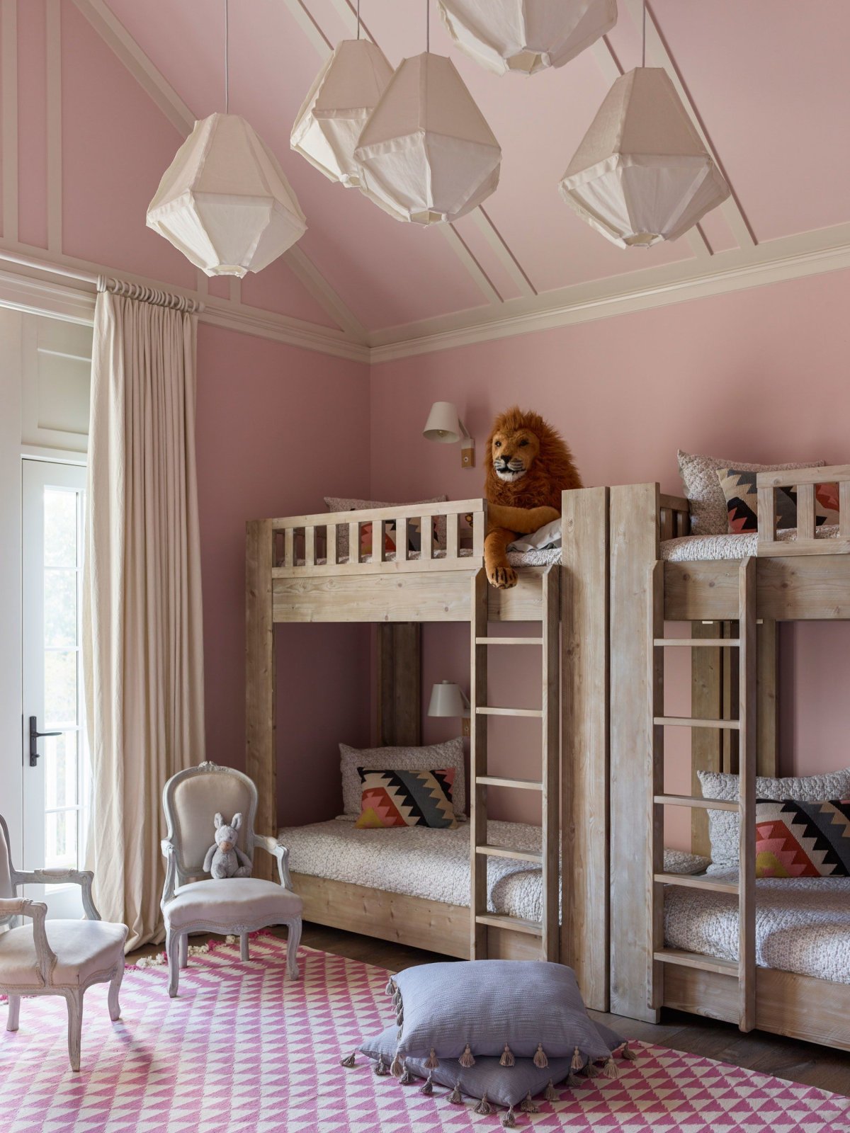 Детская с большим окном