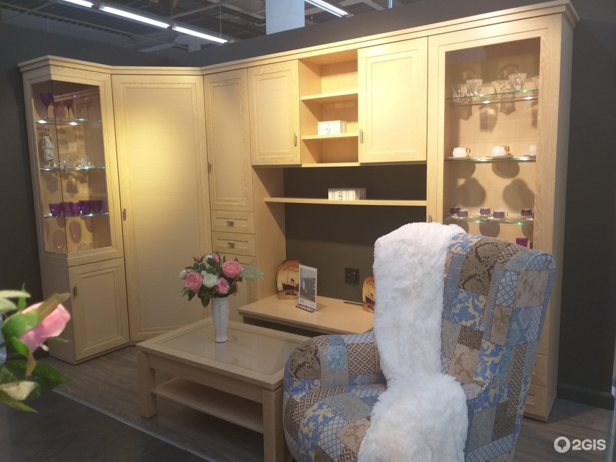 Мебель для детской комнаты с голубыми вставками