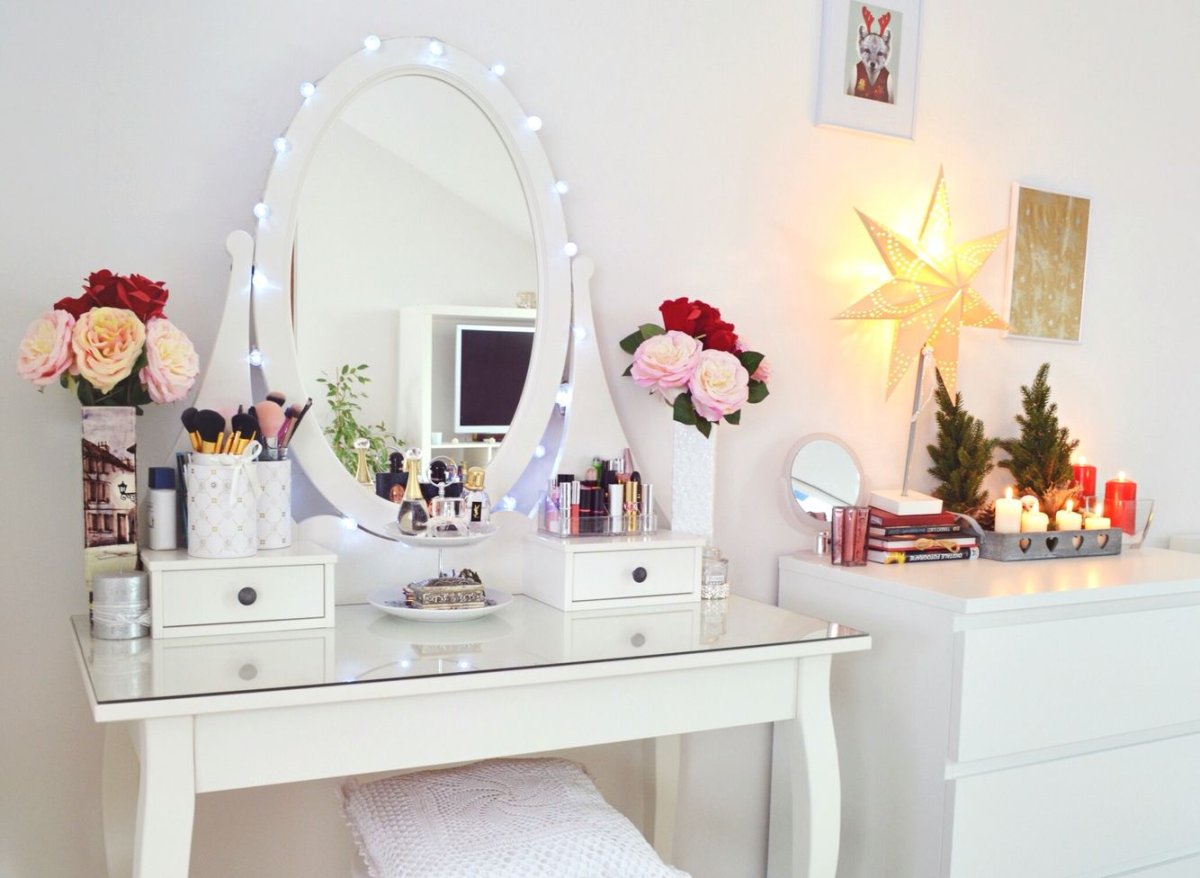 Декорированный туалетный столик