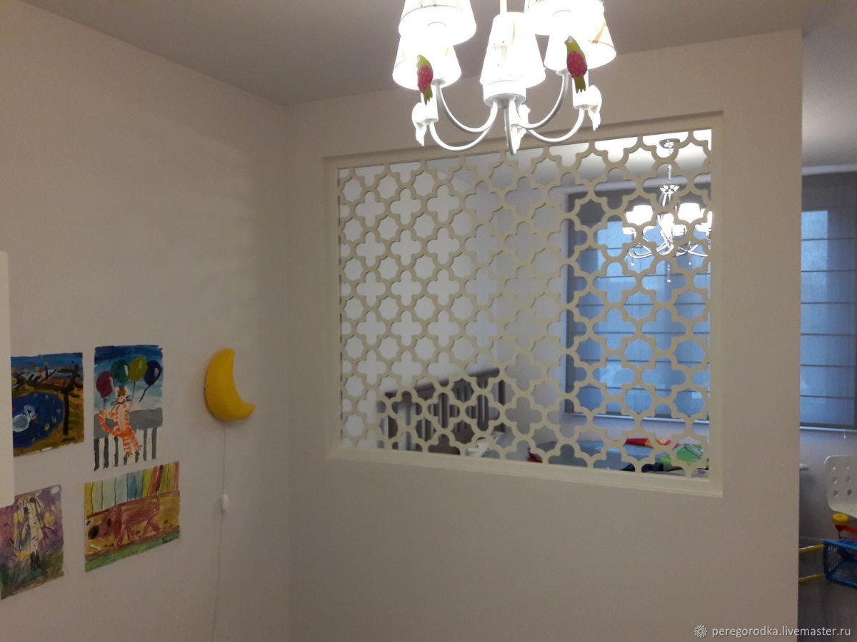 Перегородка с отверстиями