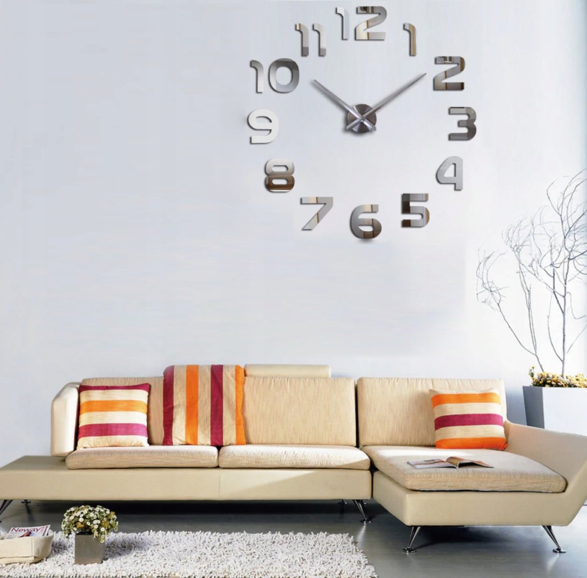 Часы на кирпичной стене