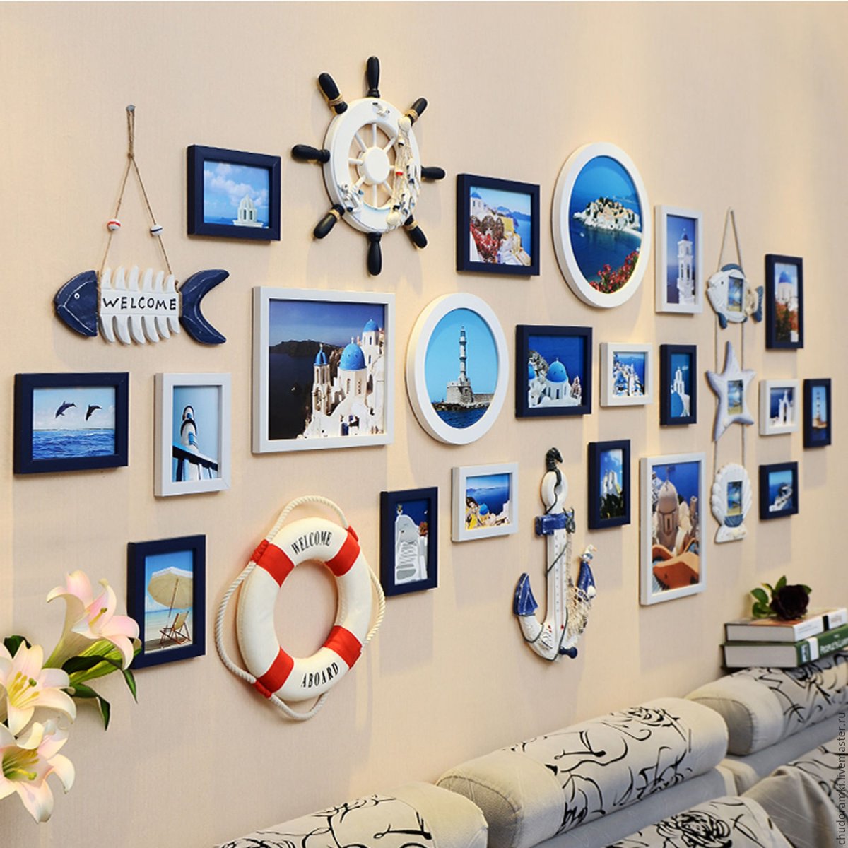 Часы наклеенные на стену