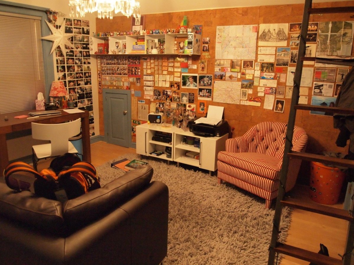 Пробковая офисная доска в интерьере