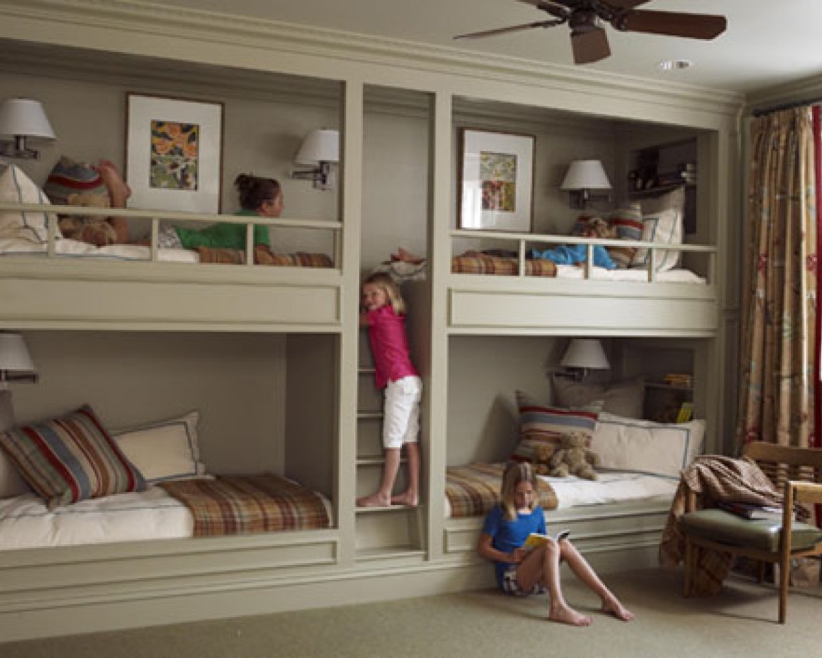 Детские комнаты для четверых детей