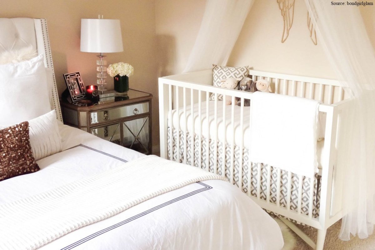 Спальня с детской кроваткой