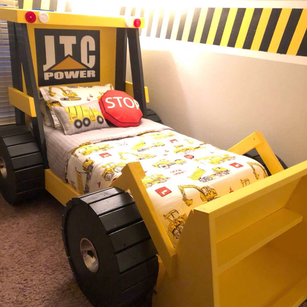 Кровать трактор