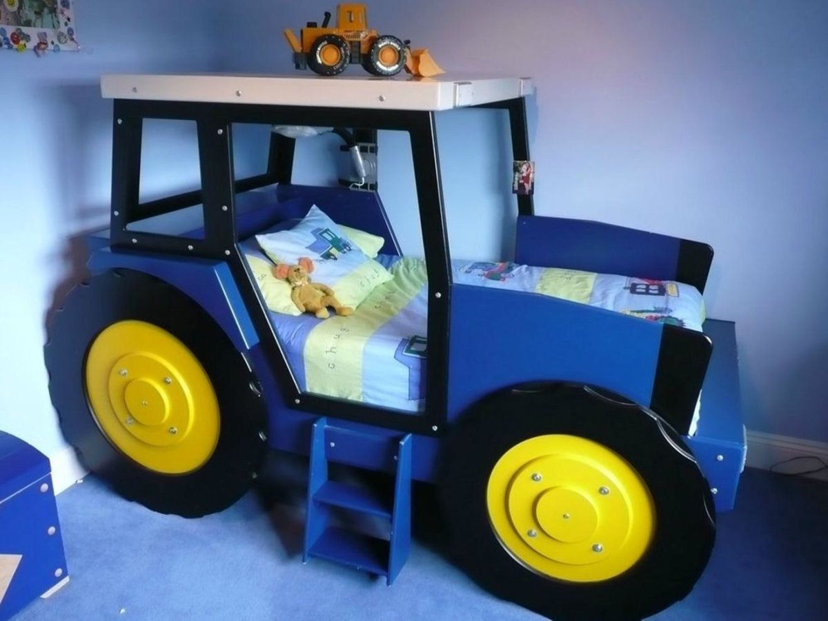Детская кровать трактор