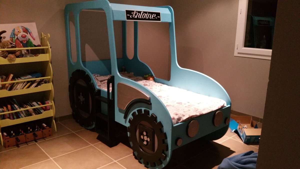 Кровать в виде трактора