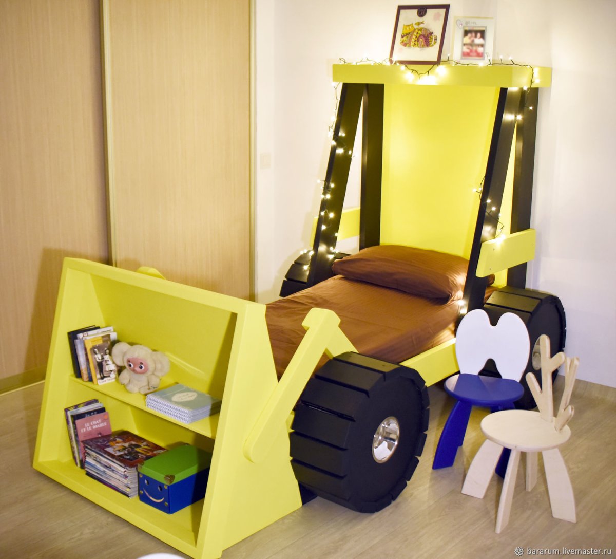 Двухъярусная кровать трактор