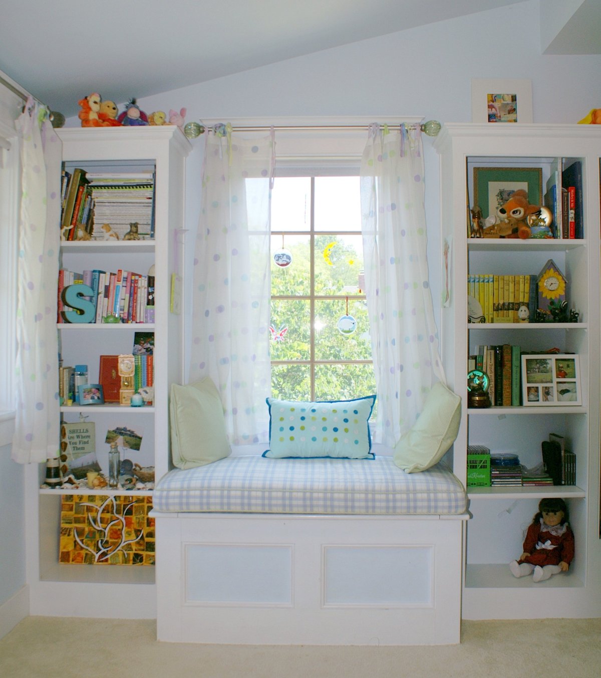 Широкий подоконник