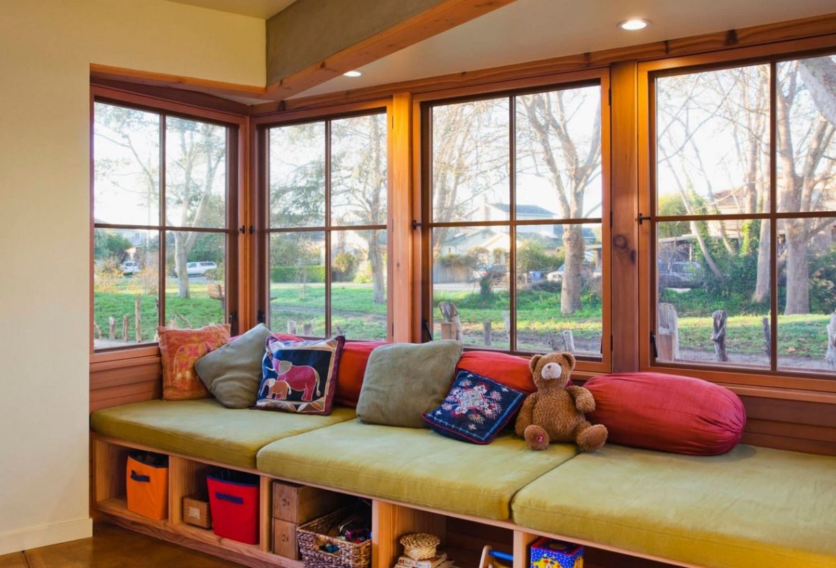 Подоконник диван