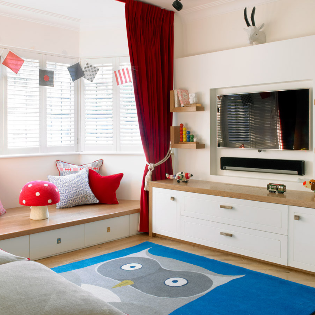 Детская комната с эркером