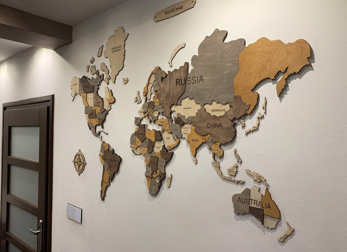 Панно в виде карты мира