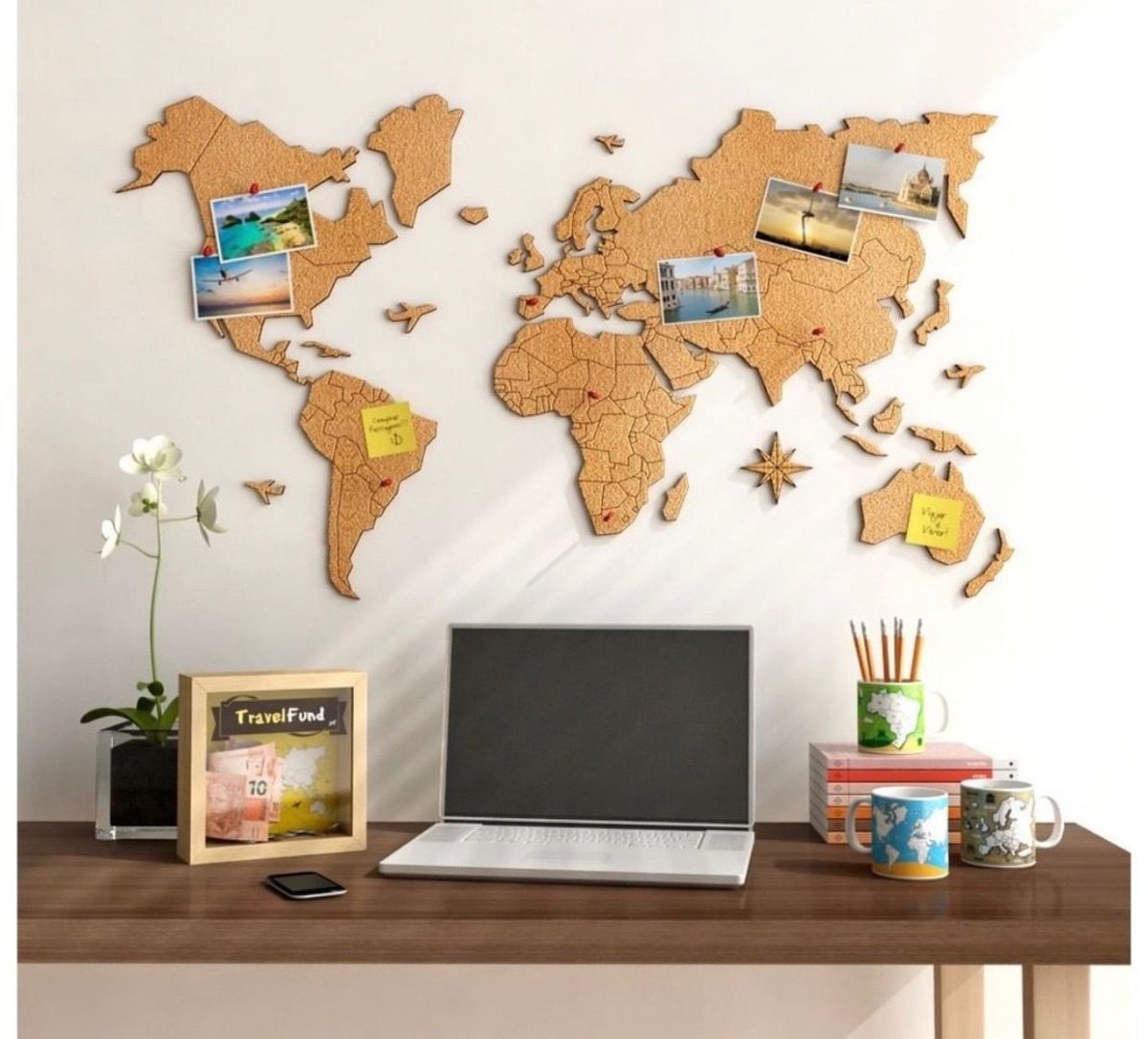 Деревянная карта мира в интерьере
