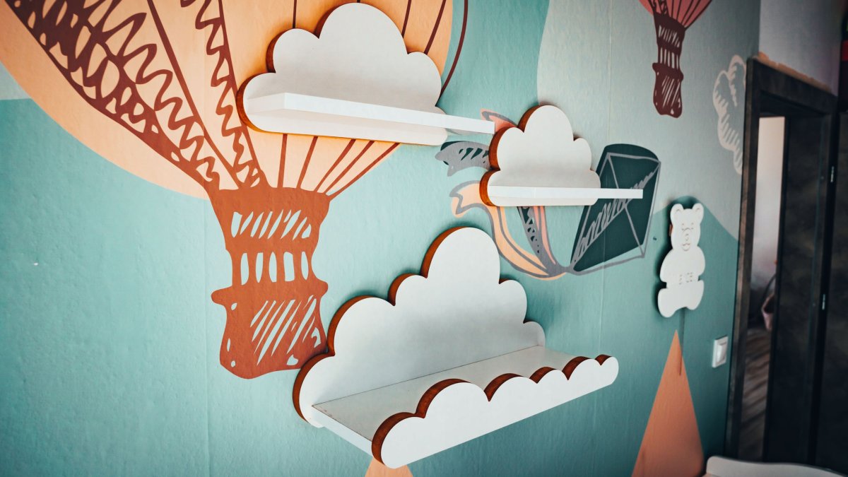 Декор для детской с полками облачка