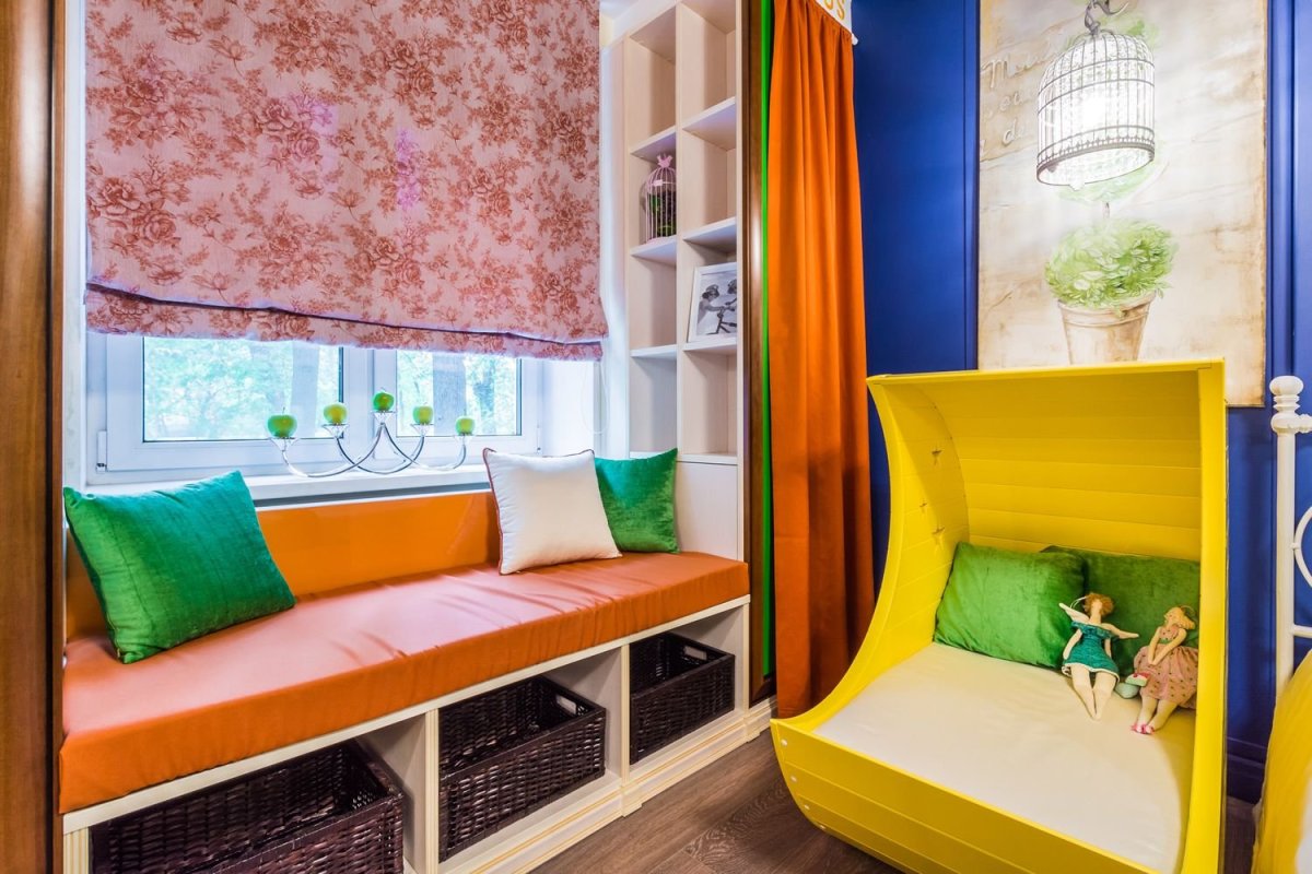 Интерьер детской комнаты с диваном