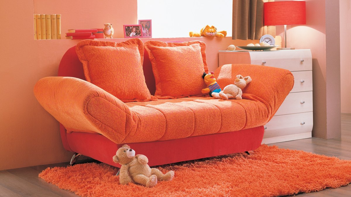 Мебель в ярких тонах