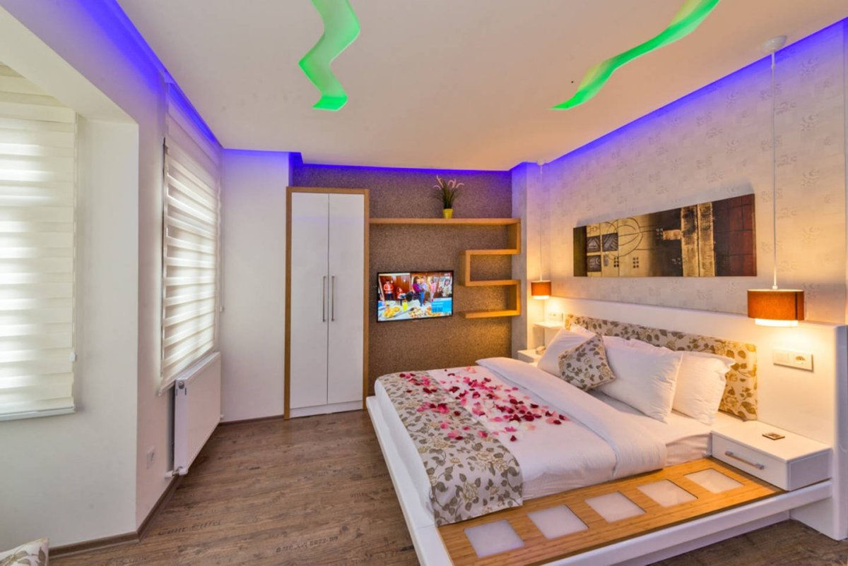 Потолок из гипсокартона в детской комнате в классическом стиле