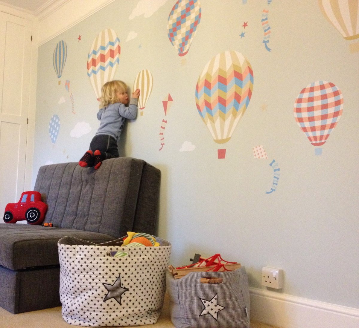 Фотообои в детскую девочке