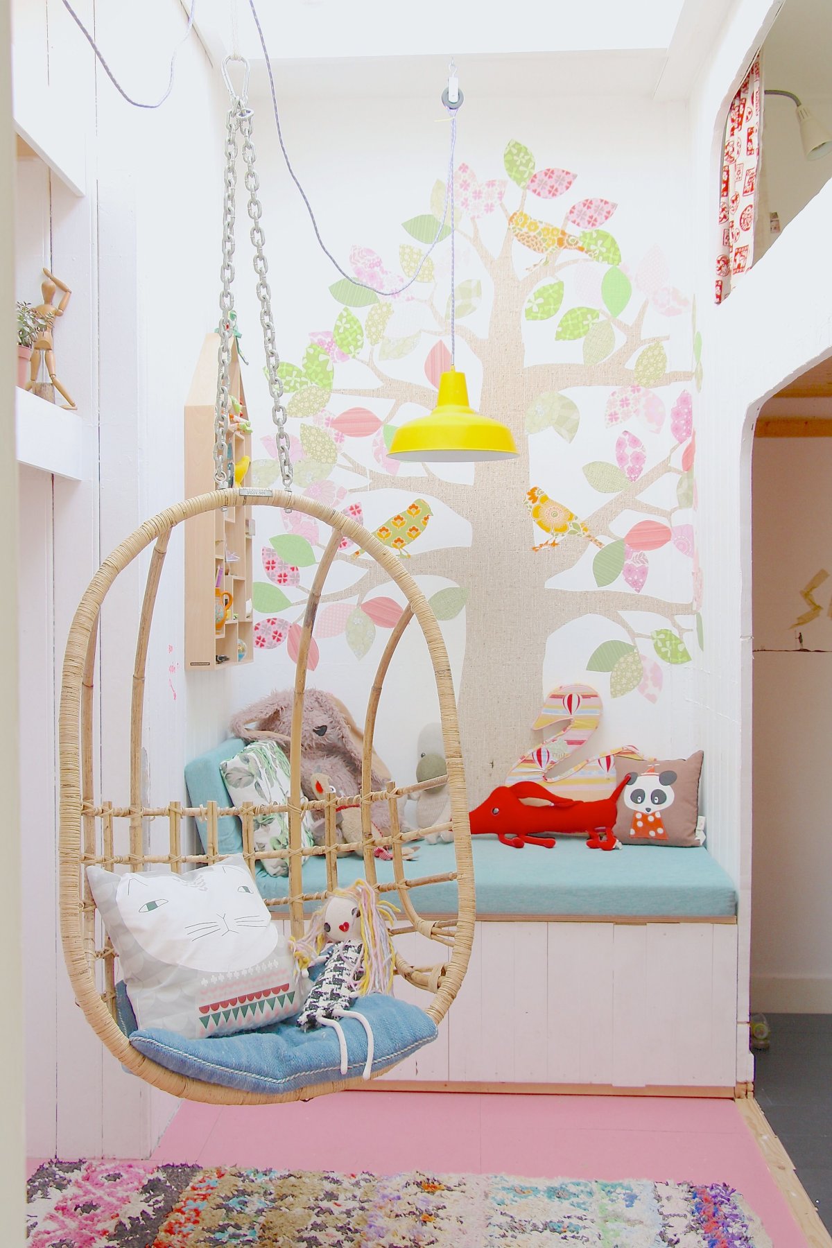 Качели в детской комнате