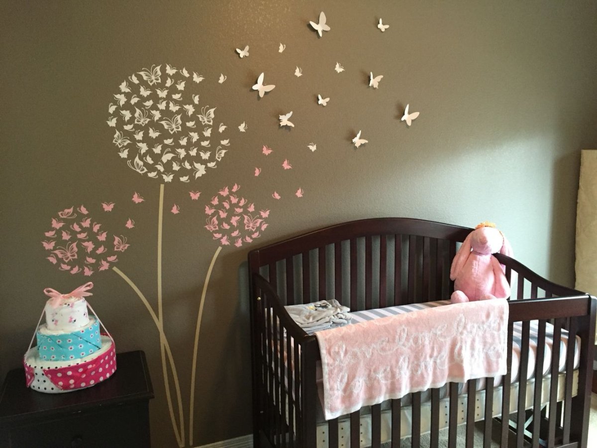 Детская спальня в пастельных тонах для новорожденного