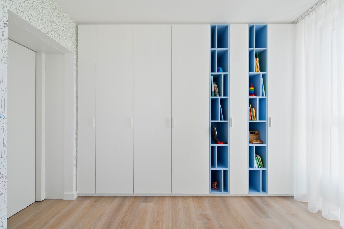 Шкаф распашной в детскую