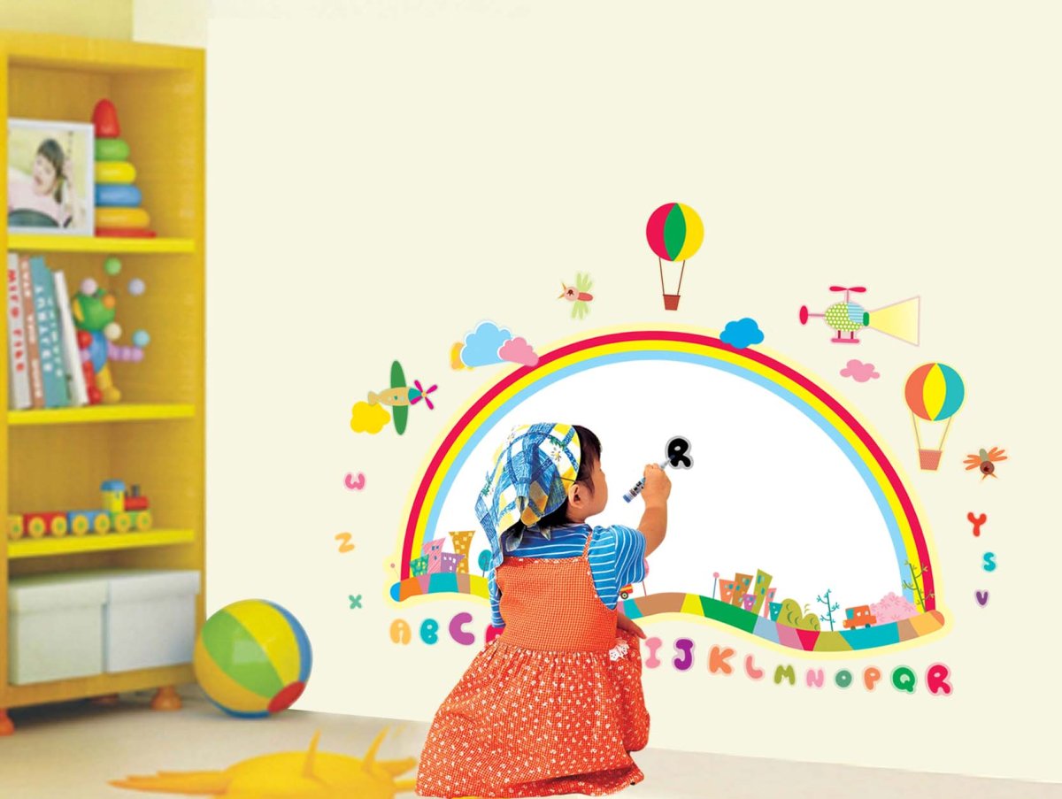 Радужные стены в комнате