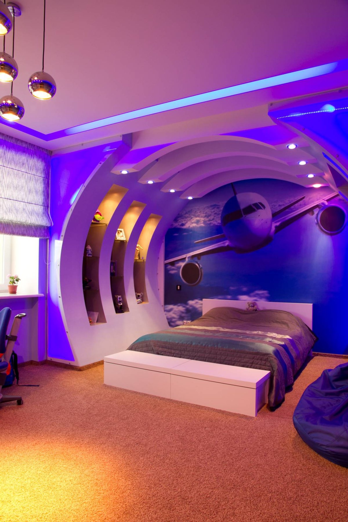 Спальня с неоновой подсветкой