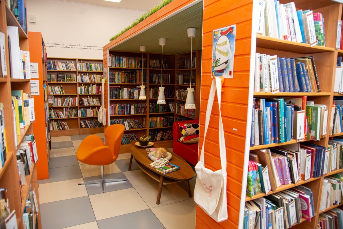 Стеллажи для детской библиотеки