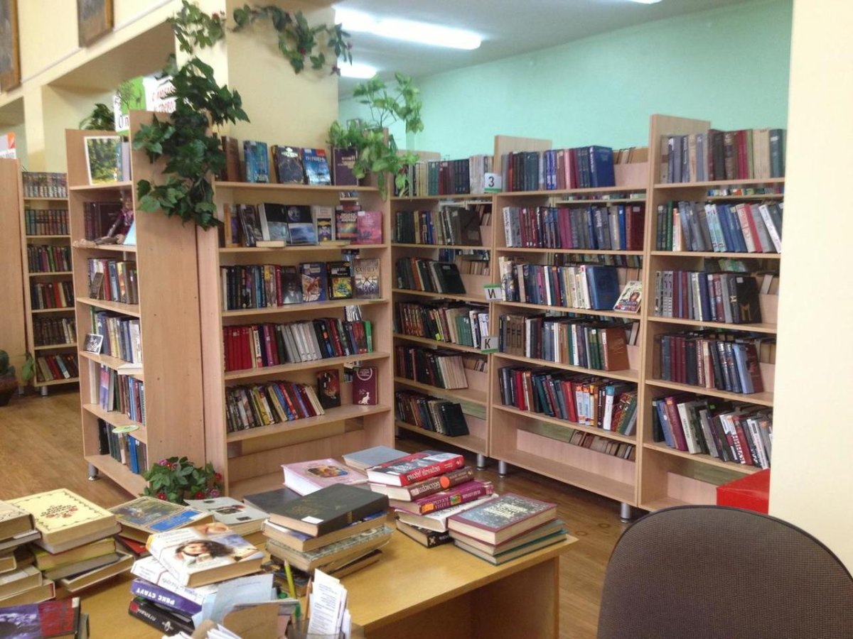 Библиотечные книжные стеллажи