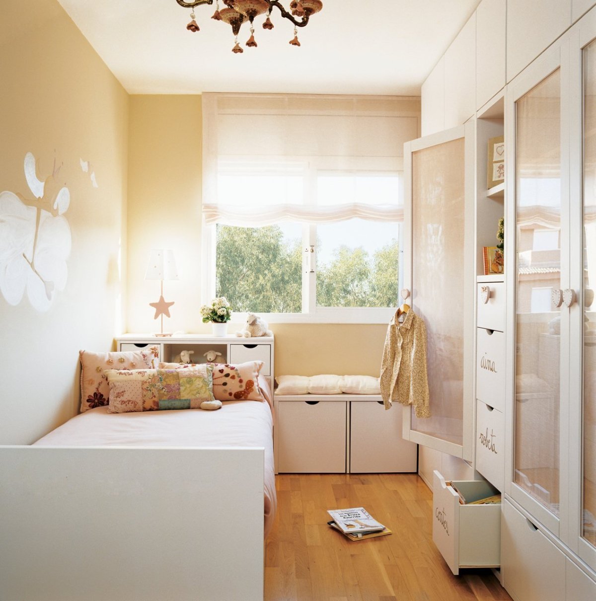 Декор окна в детской