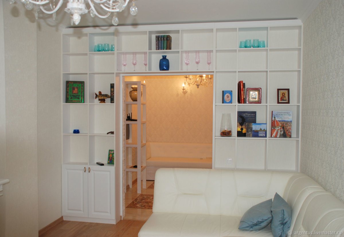 Встроенный шкаф с антресолями