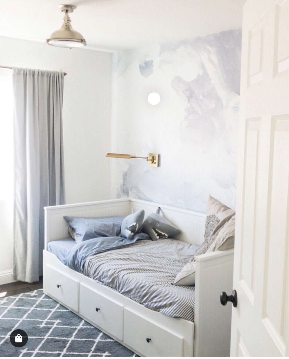 Hemnes ikea кушетка в гостиной