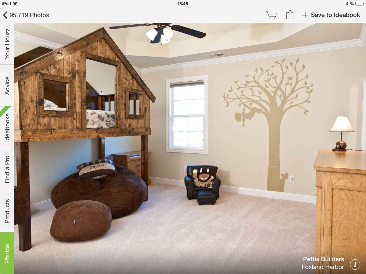 Деревянная детская комната