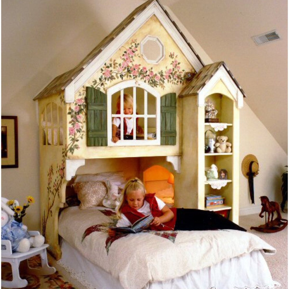 Домик для ребёнка в комнату