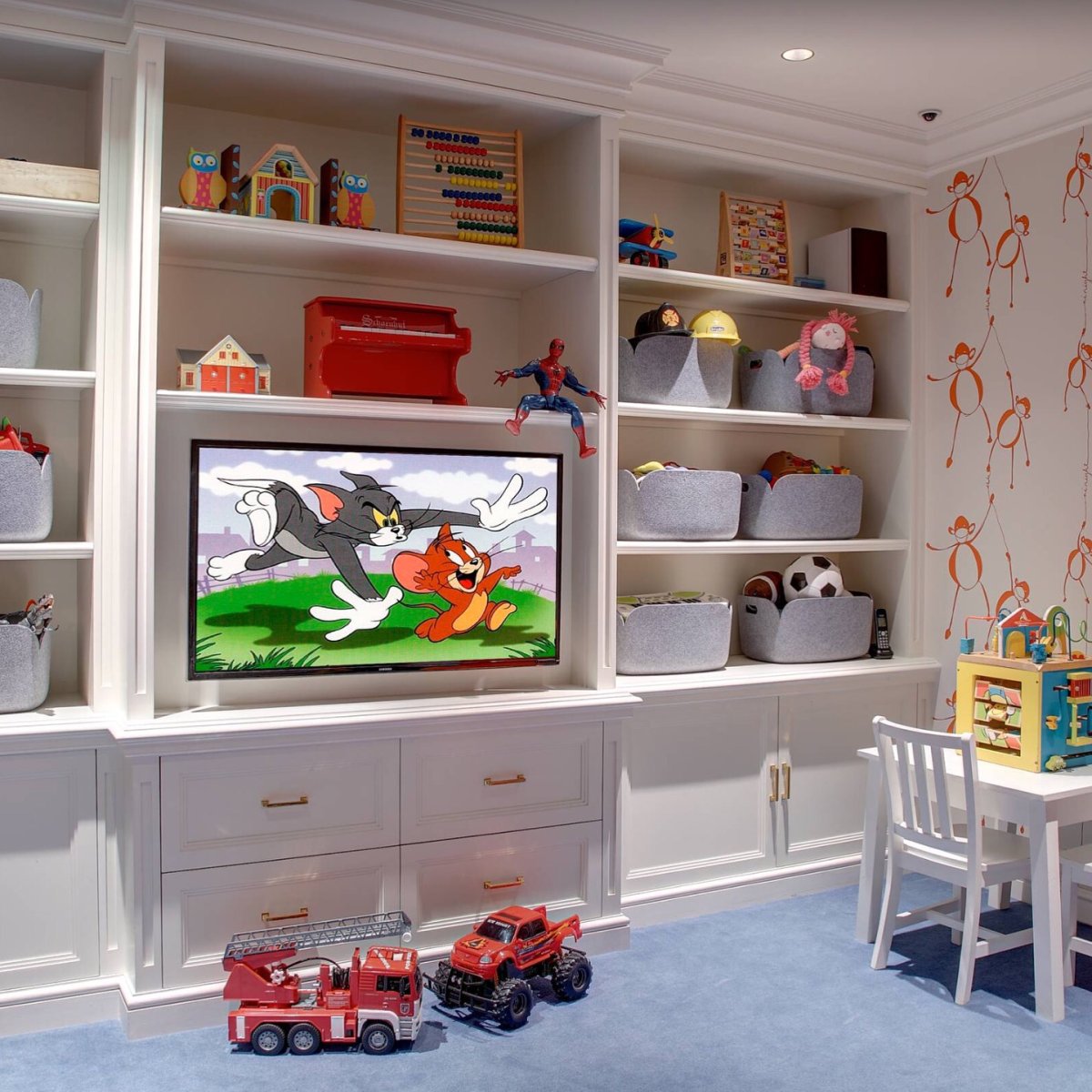 Стеллаж в детскую комнату с телевизором