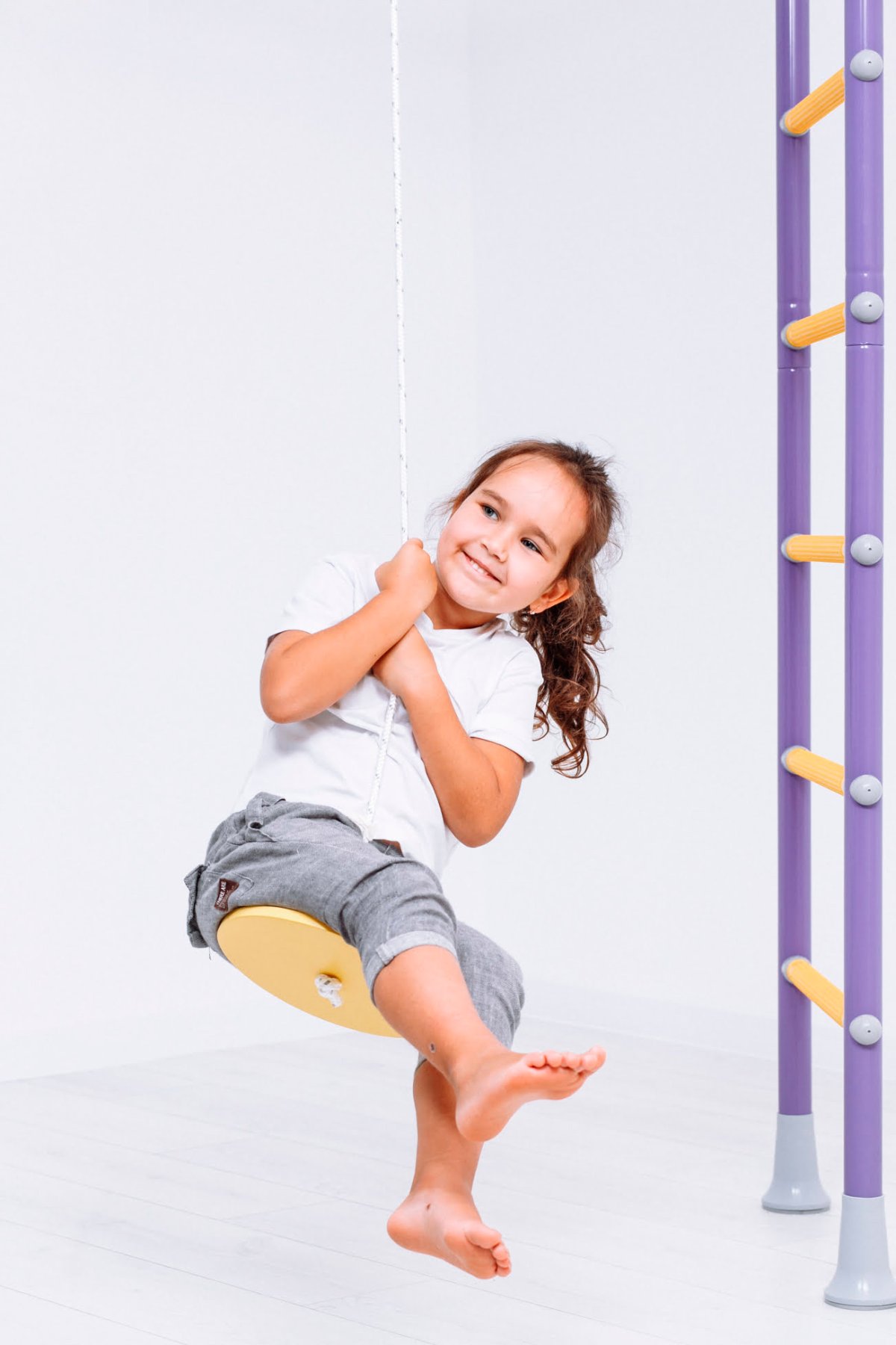 Качели на дереве