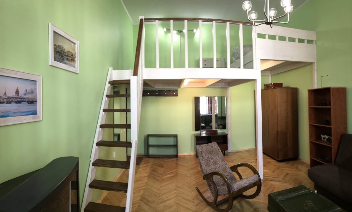 Двухъярусные комнаты с высокими потолками