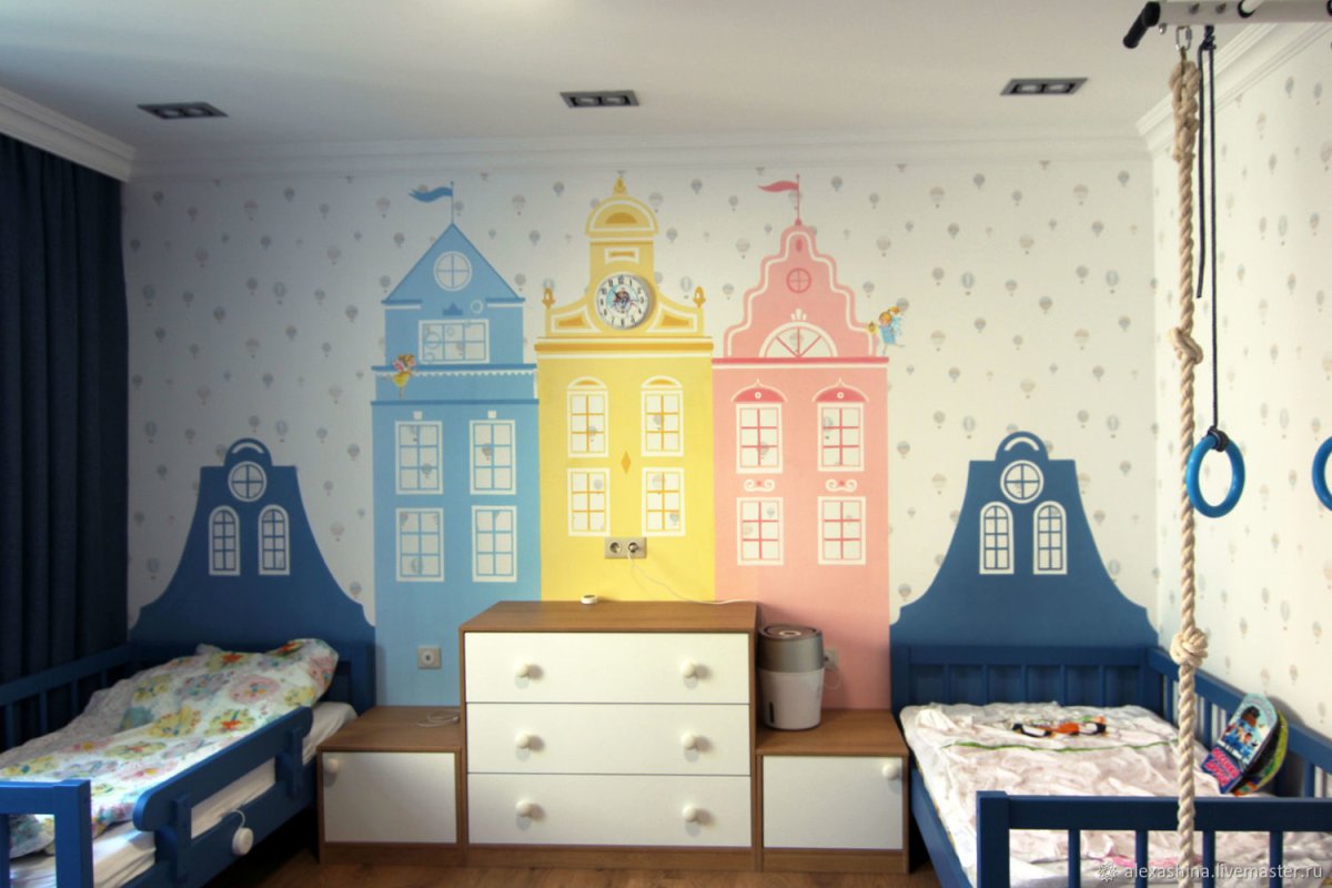 Домики на стене в детской