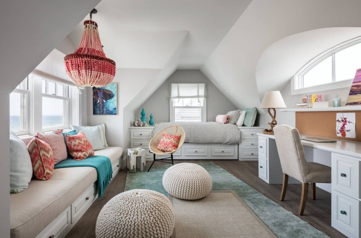 Мансардная комната для девочки подростка