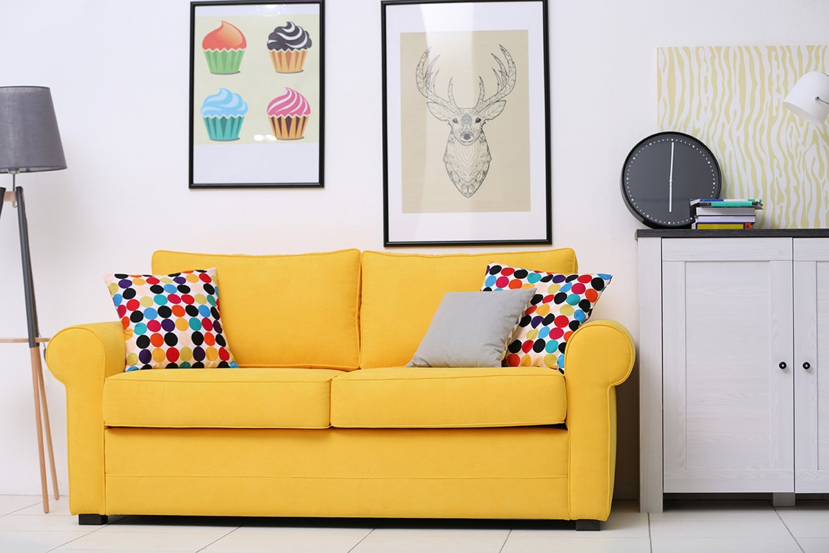 Желтый диван в интерьере детской