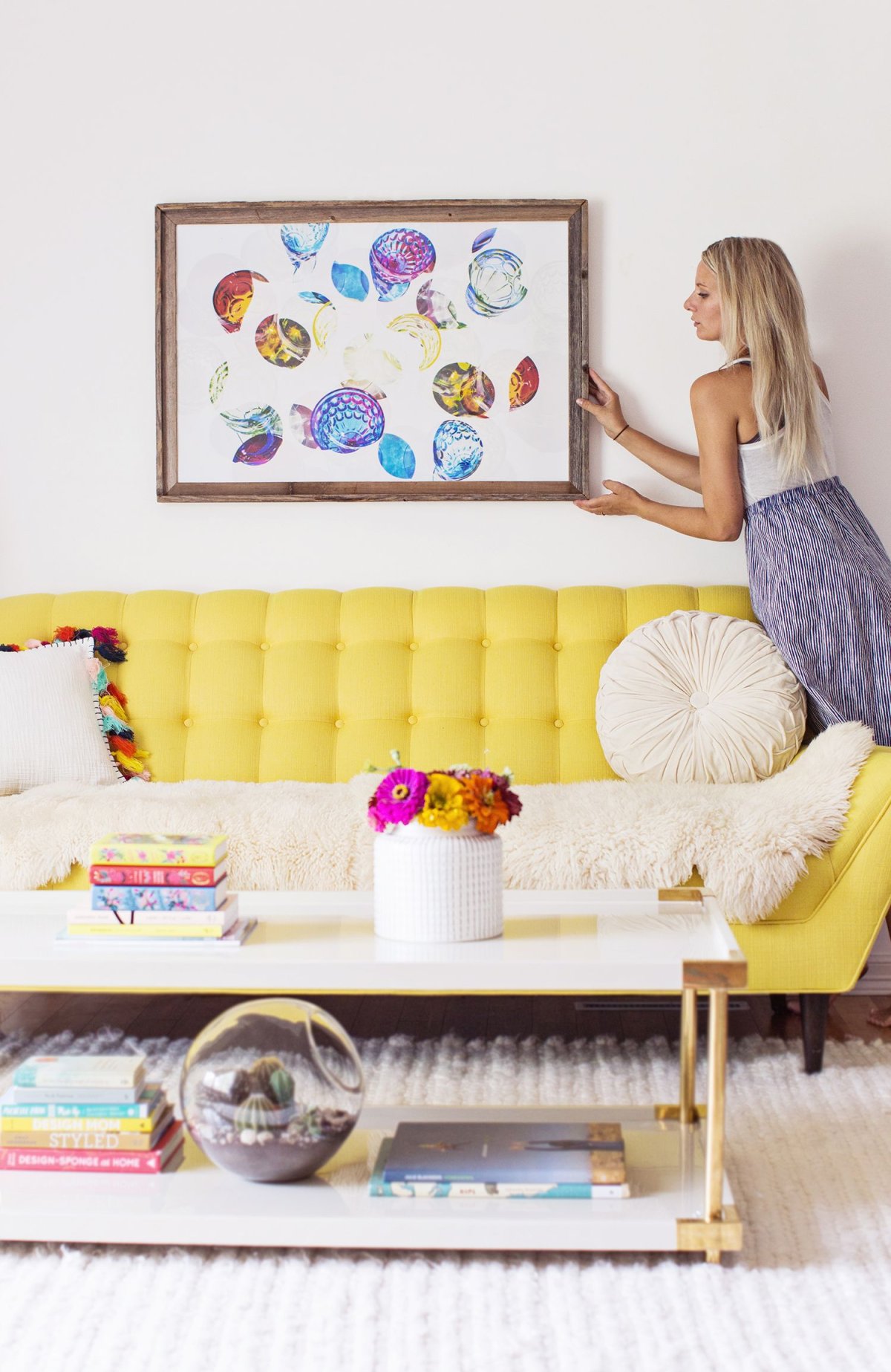 Яркий диван в интерьере детской