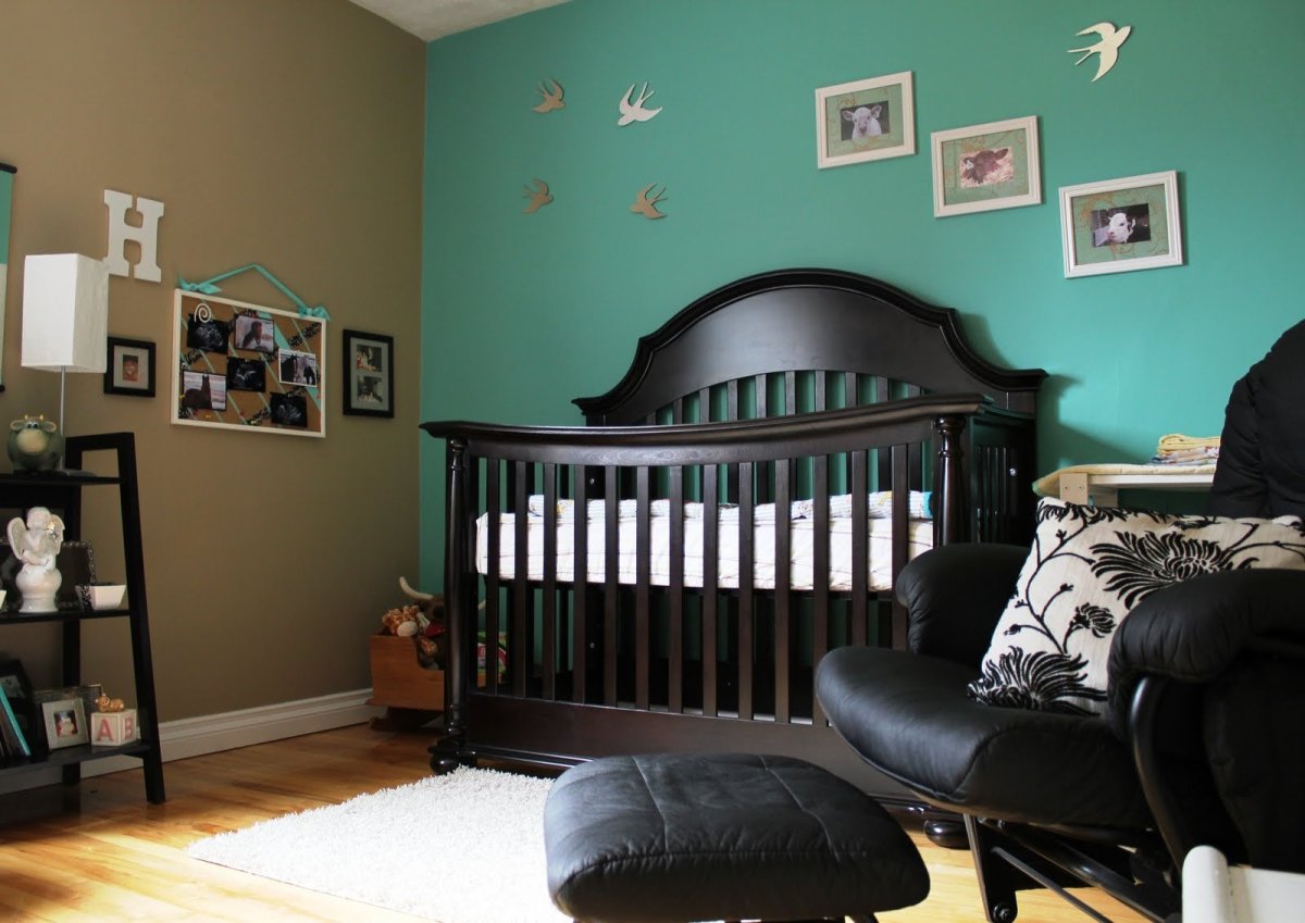 Детская с темной мебелью