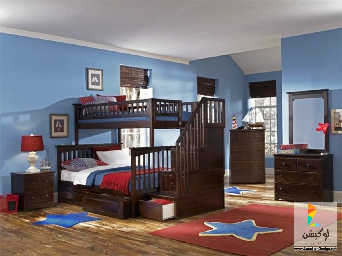 Детская комната с темной мебелью