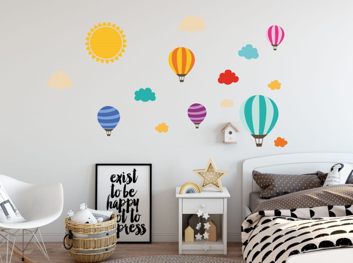 Обои с шарами для стен в интерьере из ниток