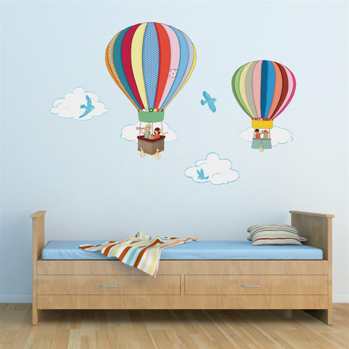 Фотообои в детскую с воздушными шарами