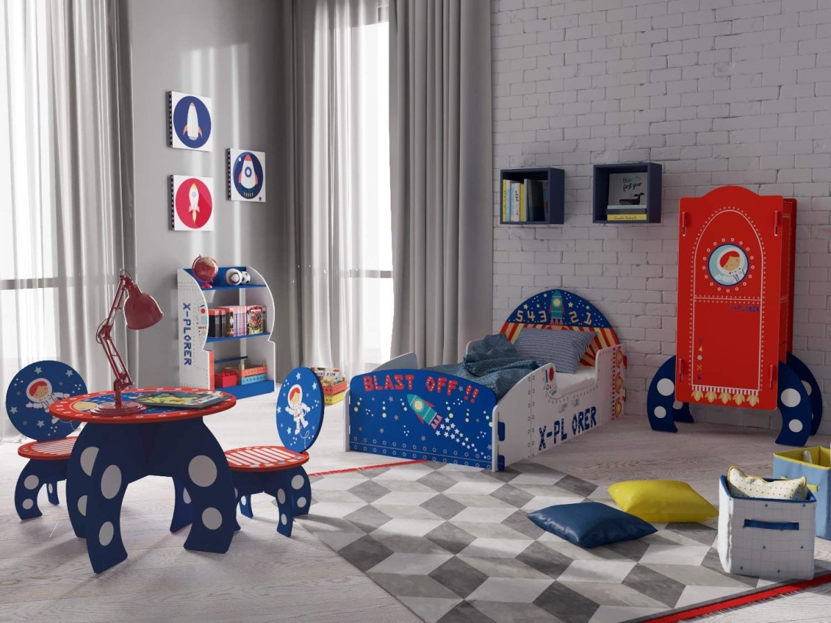 Красная кровать с ракетами